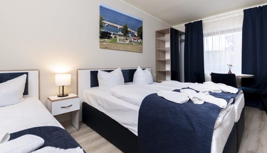 Eins der zwei Betten in Nahansicht im Studio-L Appartment Aparthotel Stralsund