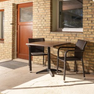Aparthotel Stralsund - Sitting area in front of studio entrance